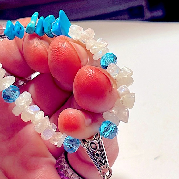 ➡️BOGO!!⬅️ Rainbow Moonstone, Blue Howlite, Swarovski Crystal & Charm Bracelet - Picture 16 of 16